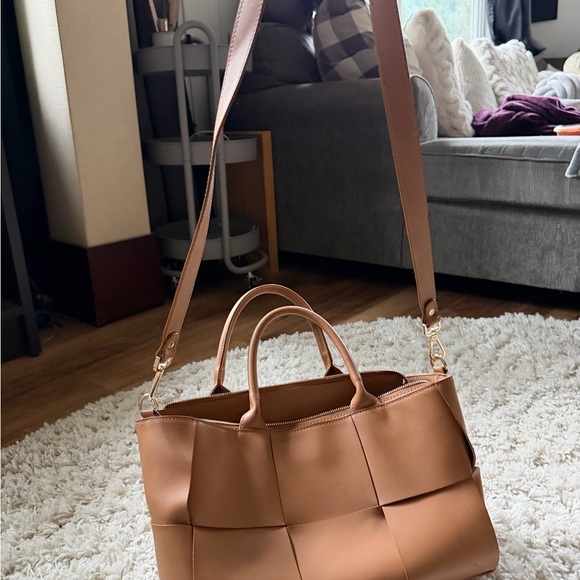 Chic Brown Woven Beautiful leather like stylish, high-end fashion Shoulder Bag - Picture 2 of 6